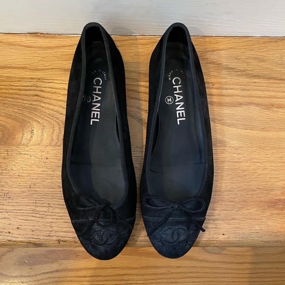 CHANEL Wn's Size 37.5 Ballerina Flats Dark Grey Brushed Suede Retail $595.00 - Picture 2 of 10